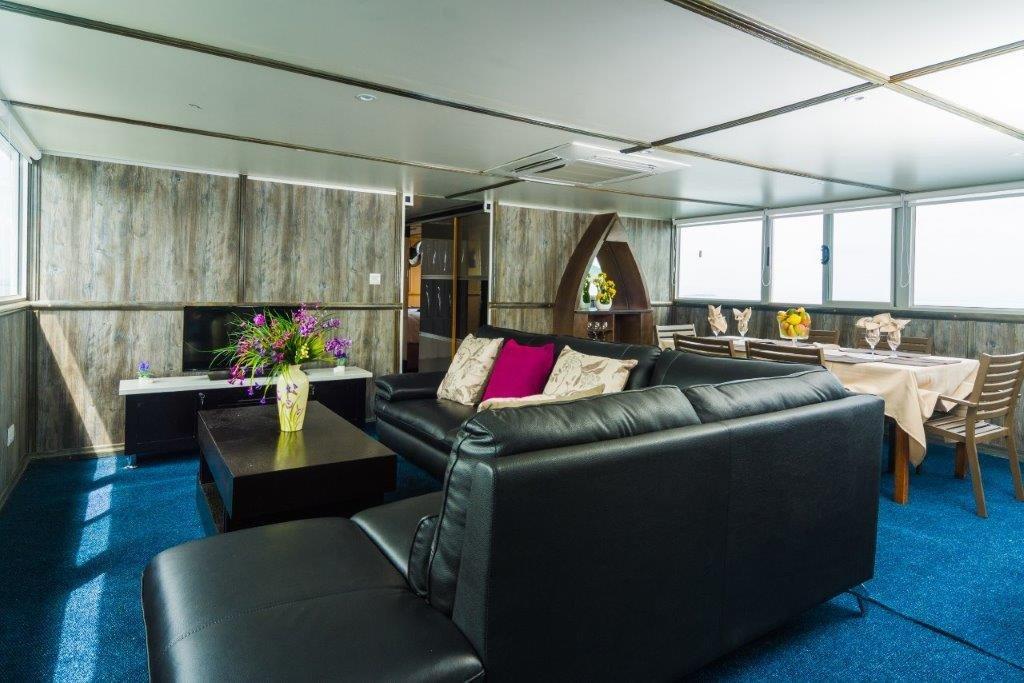 Houseboat Matusadona Zimbabwe